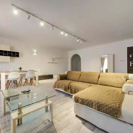 Lejlighed Comfortable 3-bedroom In Mellieha By Homely *