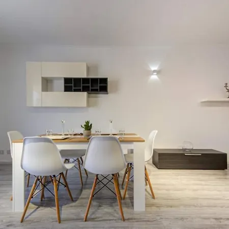 Comfortable 3-bedroom In Mellieha By Homely Lägenhet