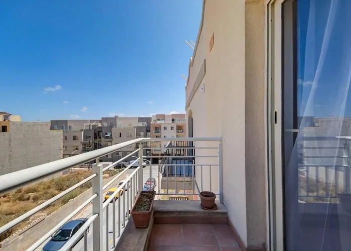 Comfortable 3-bedroom In Mellieha By Homely Ix-Xaghra ta' Barra