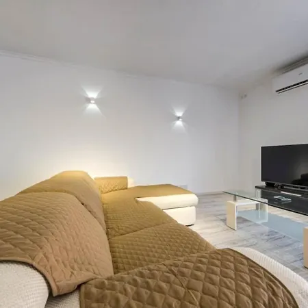 Apartamento Comfortable 3-bedroom In Mellieha By Homely *