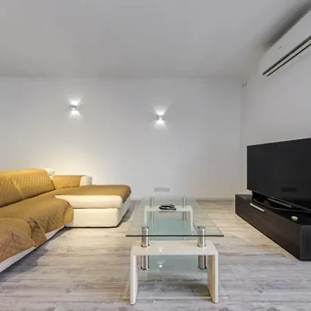 Appartamento Comfortable 3-bedroom In Mellieha By Homely *