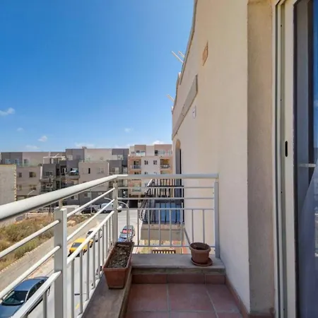 Comfortable 3-bedroom In Mellieha By Homely Ix-Xaghra ta' Barra