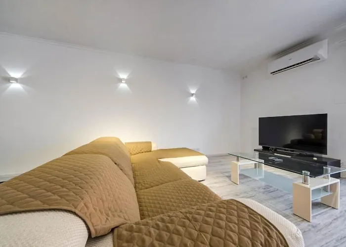 Διαμέρισμα Comfortable 3-bedroom In Mellieha By Homely *