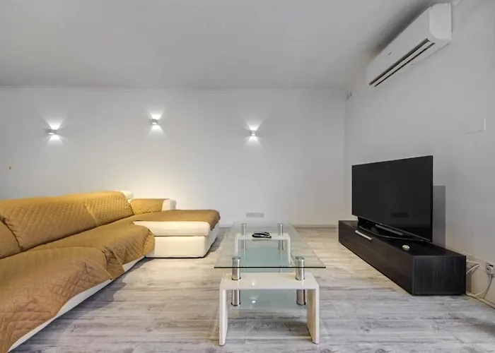 Διαμέρισμα Comfortable 3-bedroom In Mellieha By Homely *