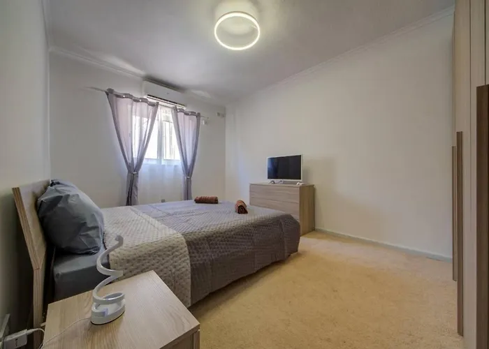 Comfortable 3-bedroom In Mellieha By Homely Apartament Ix-Xaghra ta' Barra